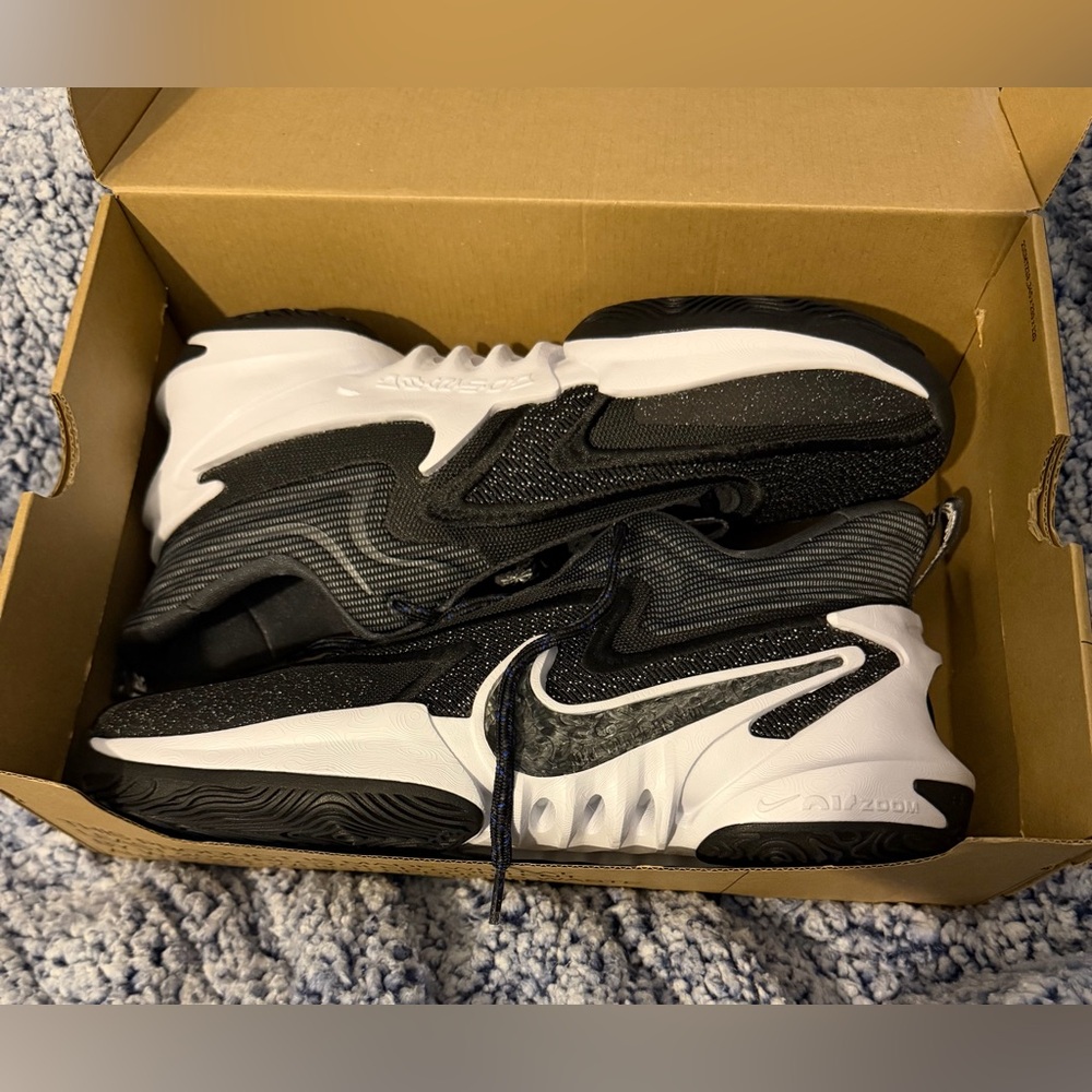 Nike Black and White Cosmic Unity 2